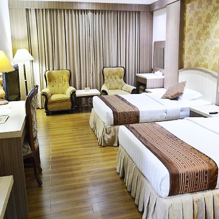 Formosa Hotel Batam Buitenkant foto