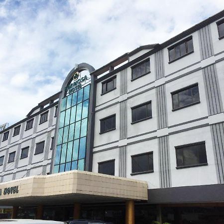 Formosa Hotel Batam Buitenkant foto