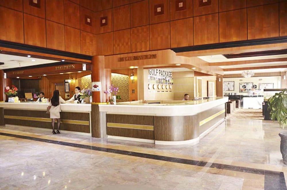Formosa Hotel Batam Buitenkant foto