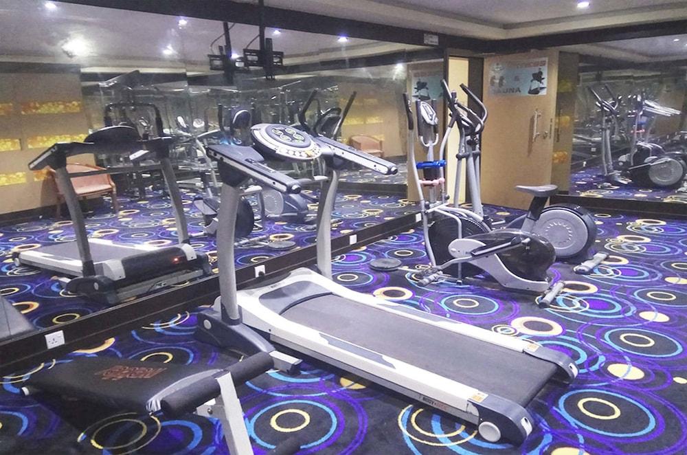 Formosa Hotel Batam Buitenkant foto
