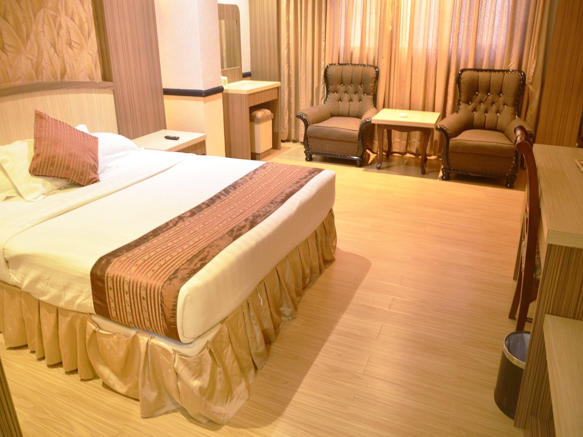 Formosa Hotel Batam Buitenkant foto