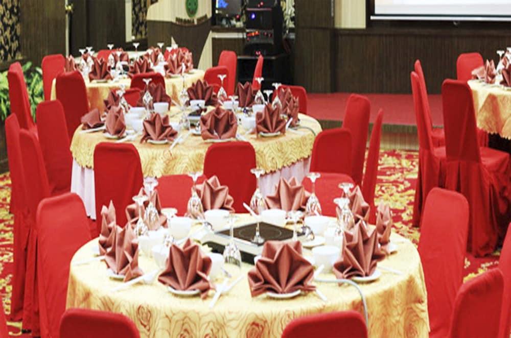 Formosa Hotel Batam Buitenkant foto