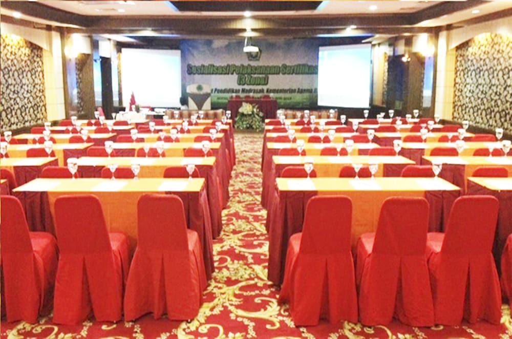 Formosa Hotel Batam Buitenkant foto
