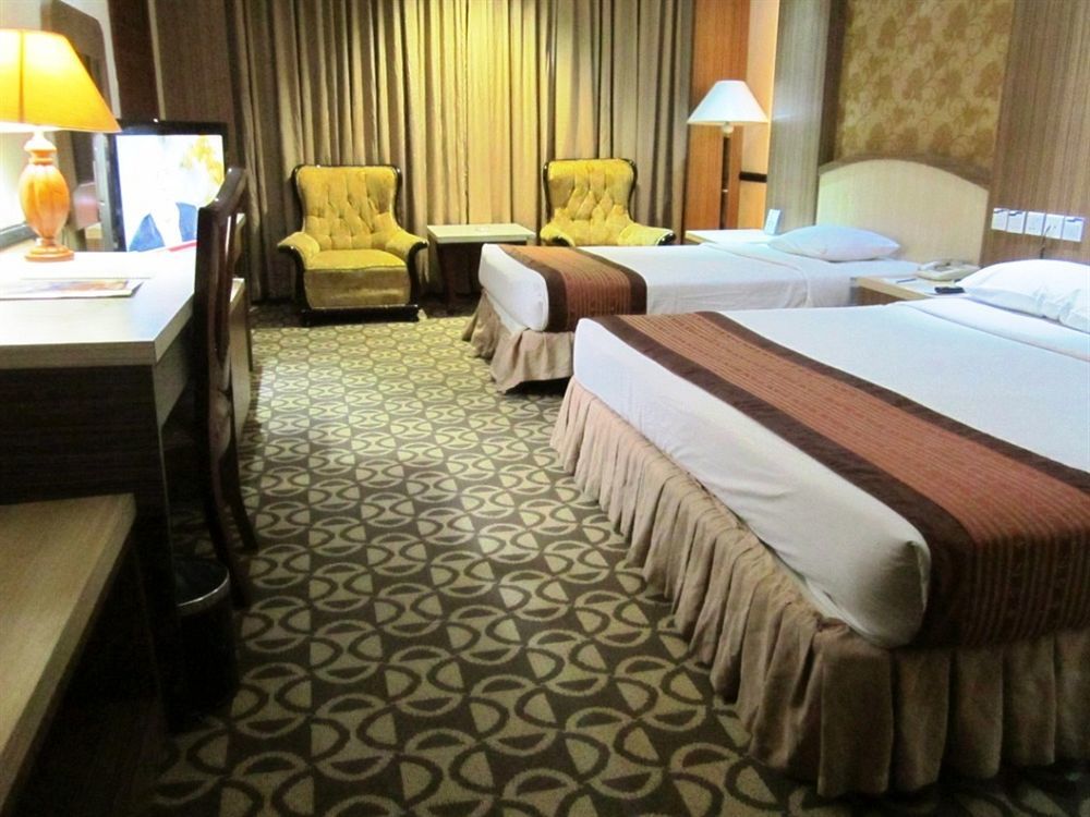 Formosa Hotel Batam Buitenkant foto