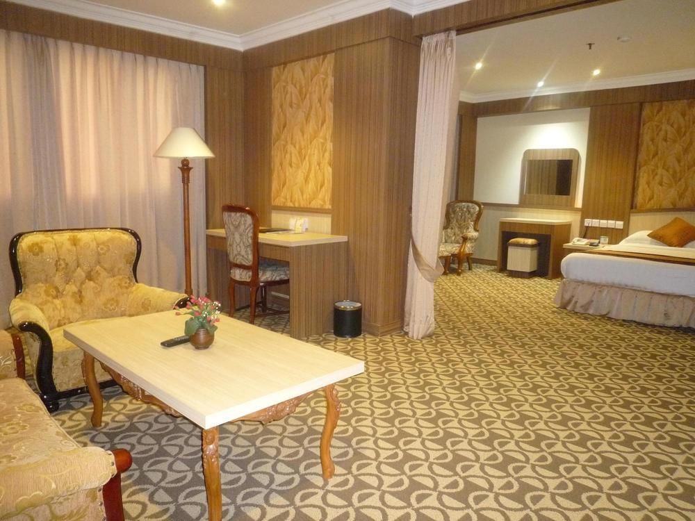 Formosa Hotel Batam Buitenkant foto