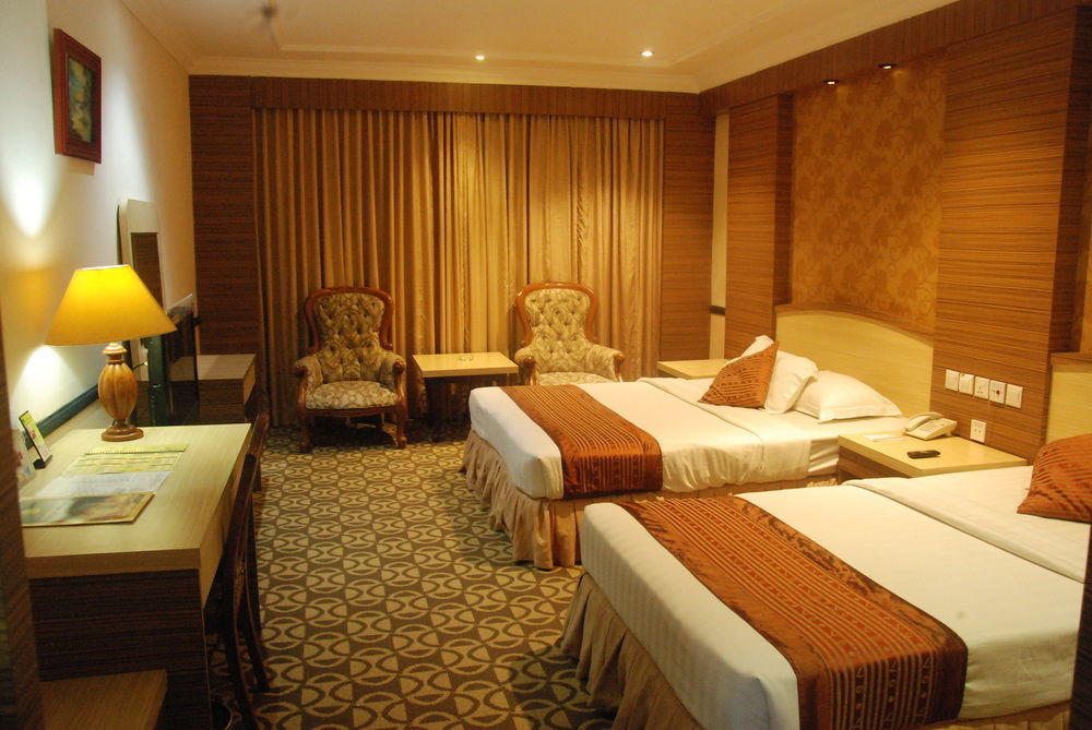 Formosa Hotel Batam Buitenkant foto