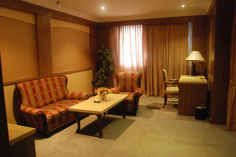 Formosa Hotel Batam Buitenkant foto