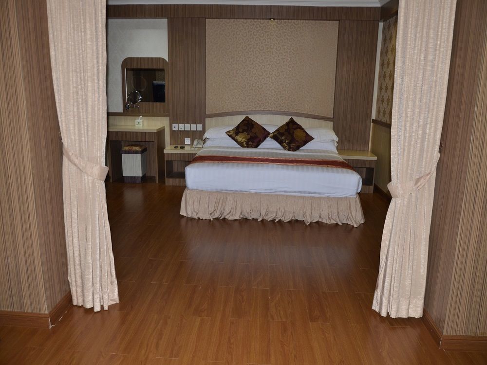Formosa Hotel Batam Buitenkant foto