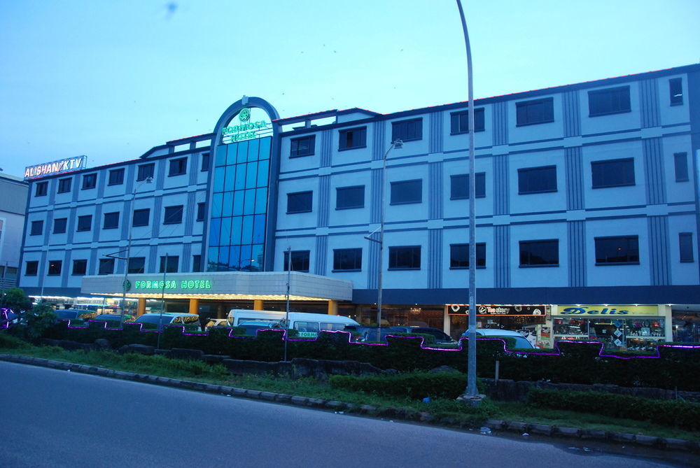 Formosa Hotel Batam Buitenkant foto