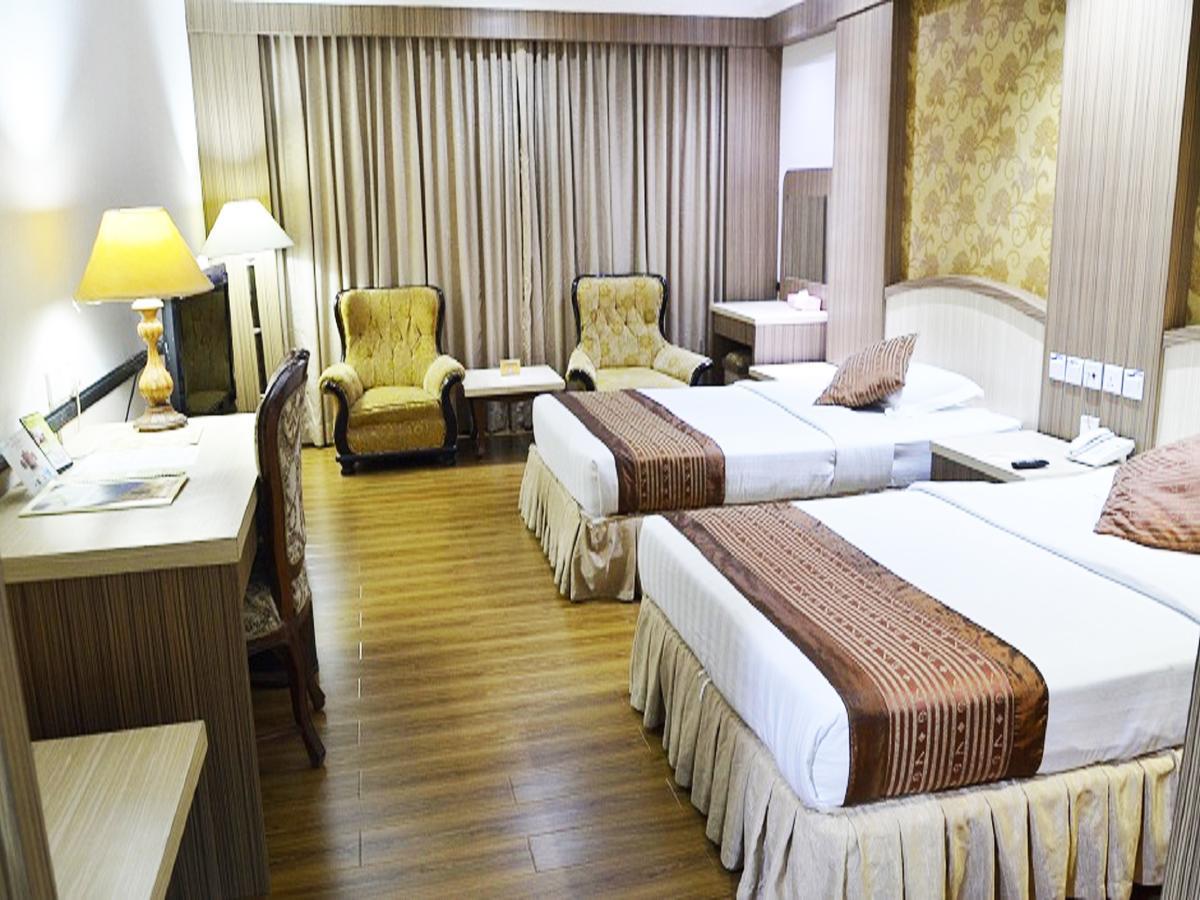 Formosa Hotel Batam Buitenkant foto