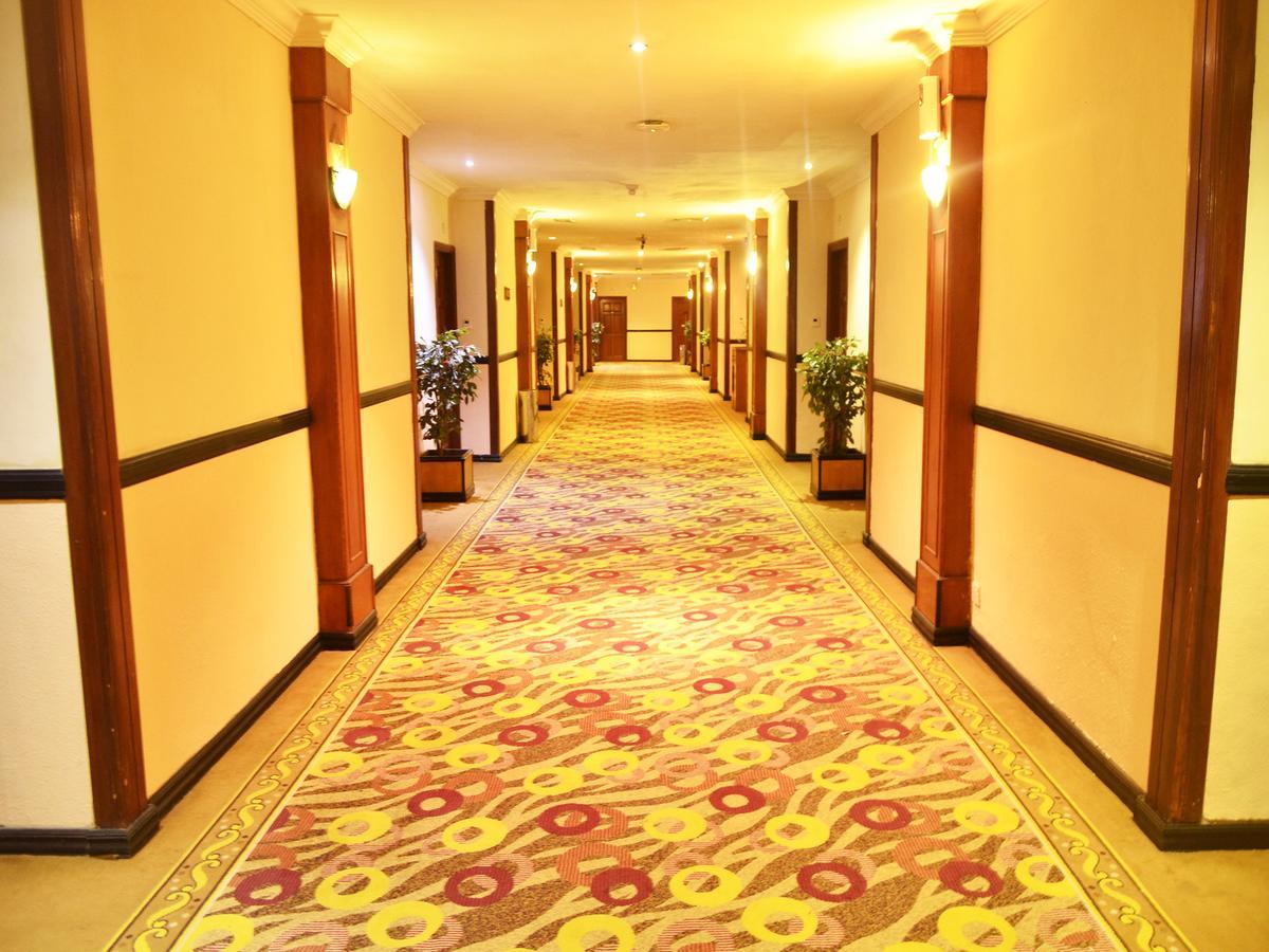 Formosa Hotel Batam Buitenkant foto