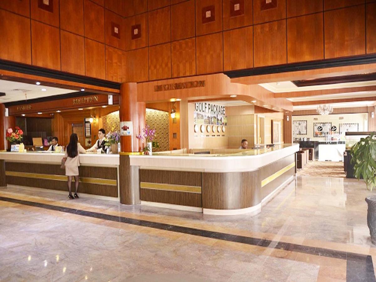 Formosa Hotel Batam Buitenkant foto