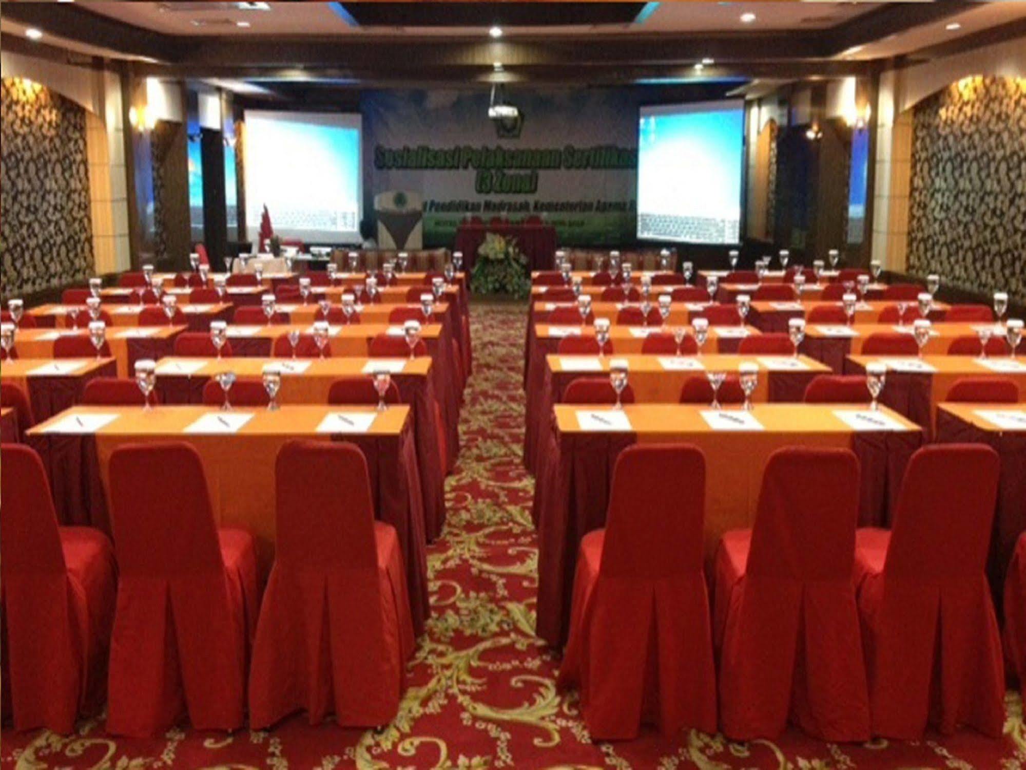 Formosa Hotel Batam Buitenkant foto
