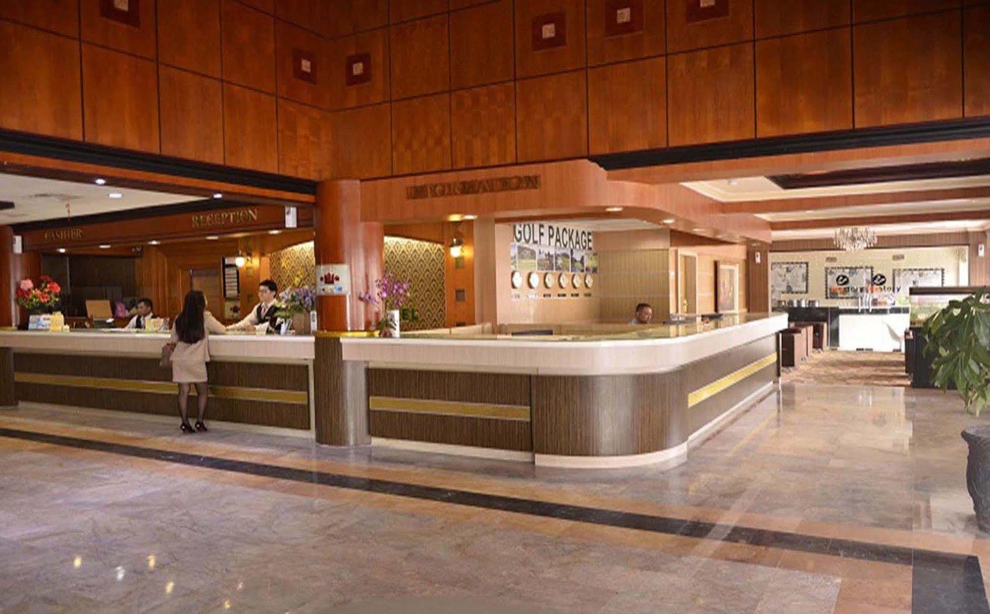 Formosa Hotel Batam Buitenkant foto